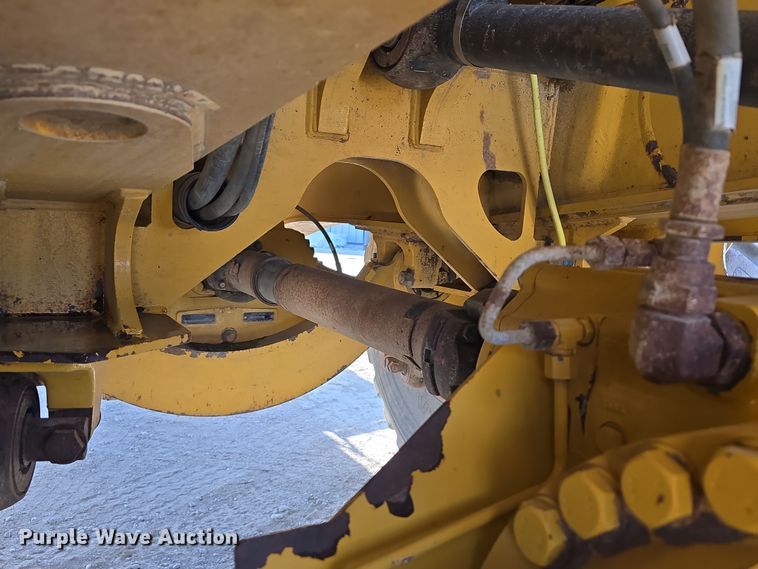 image for item DT6763 2015 John Deere 410E articulated haul truck