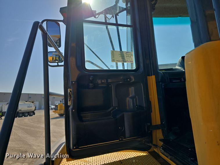 image for item DT6763 2015 John Deere 410E articulated haul truck