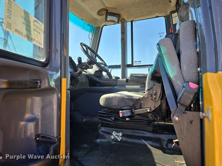 image for item DT6763 2015 John Deere 410E articulated haul truck