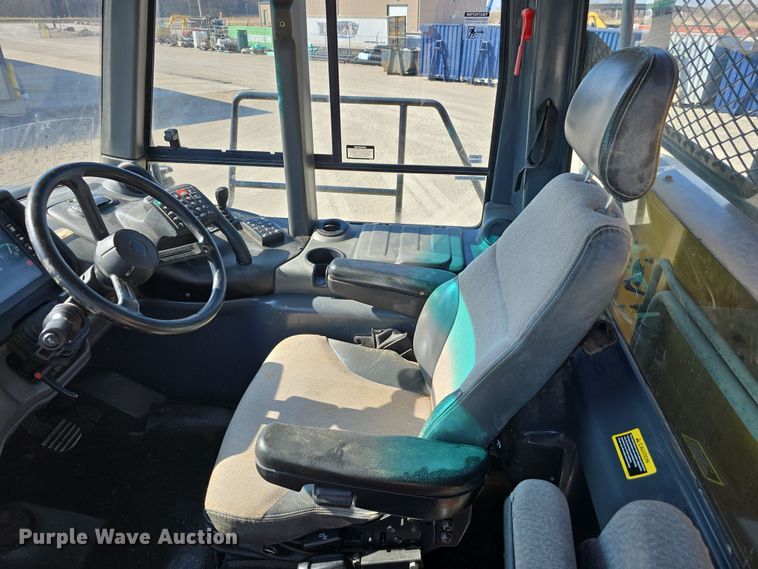 image for item DT6763 2015 John Deere 410E articulated haul truck