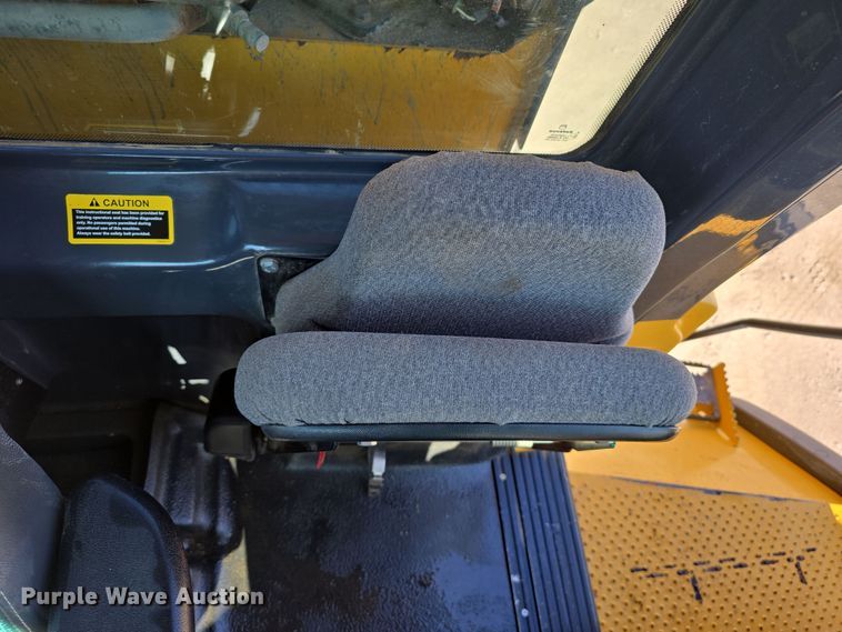 image for item DT6763 2015 John Deere 410E articulated haul truck