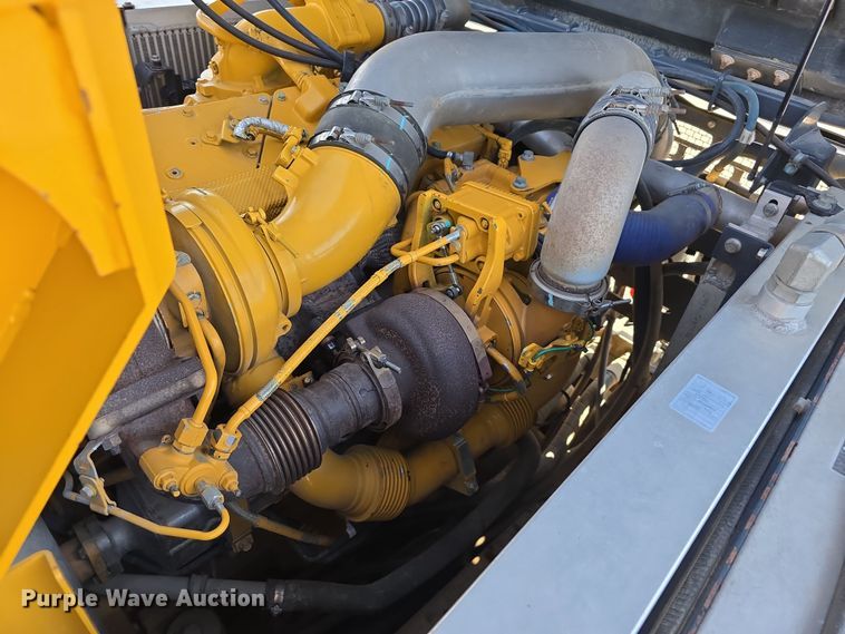 image for item DT6763 2015 John Deere 410E articulated haul truck