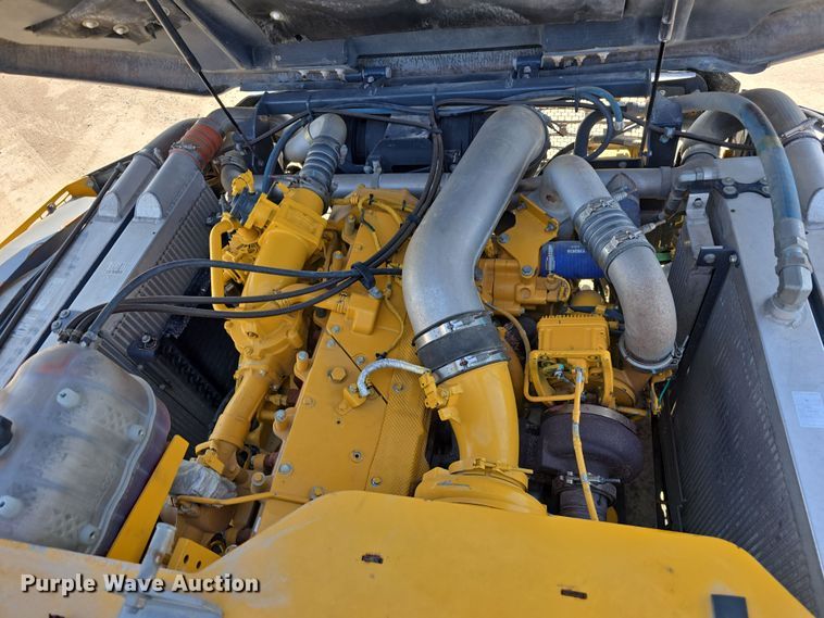 image for item DT6763 2015 John Deere 410E articulated haul truck