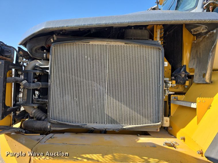 image for item DT6763 2015 John Deere 410E articulated haul truck