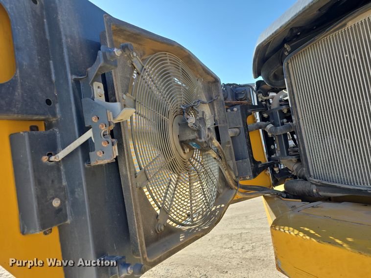 image for item DT6763 2015 John Deere 410E articulated haul truck