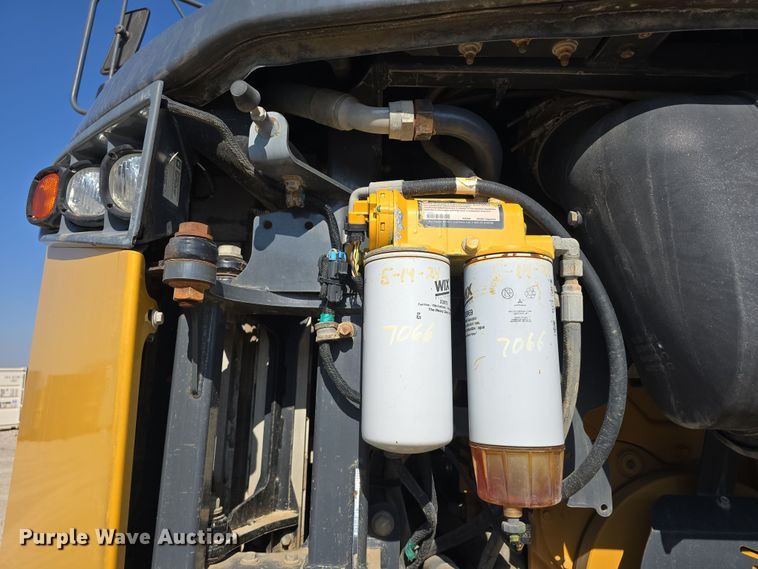 image for item DT6763 2015 John Deere 410E articulated haul truck