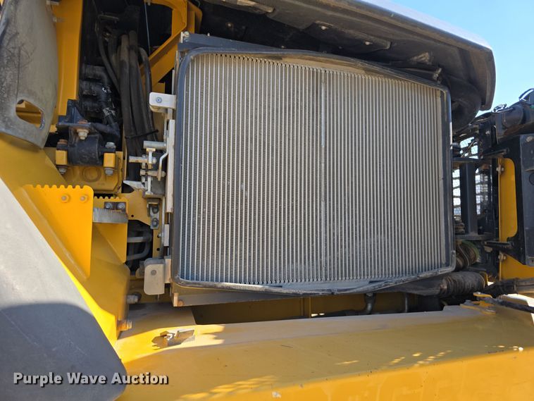 image for item DT6763 2015 John Deere 410E articulated haul truck