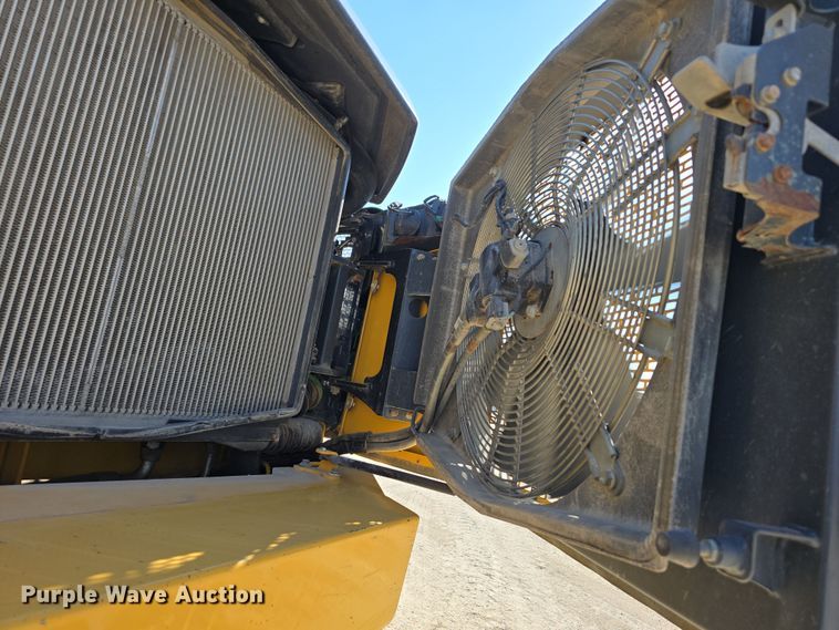 image for item DT6763 2015 John Deere 410E articulated haul truck