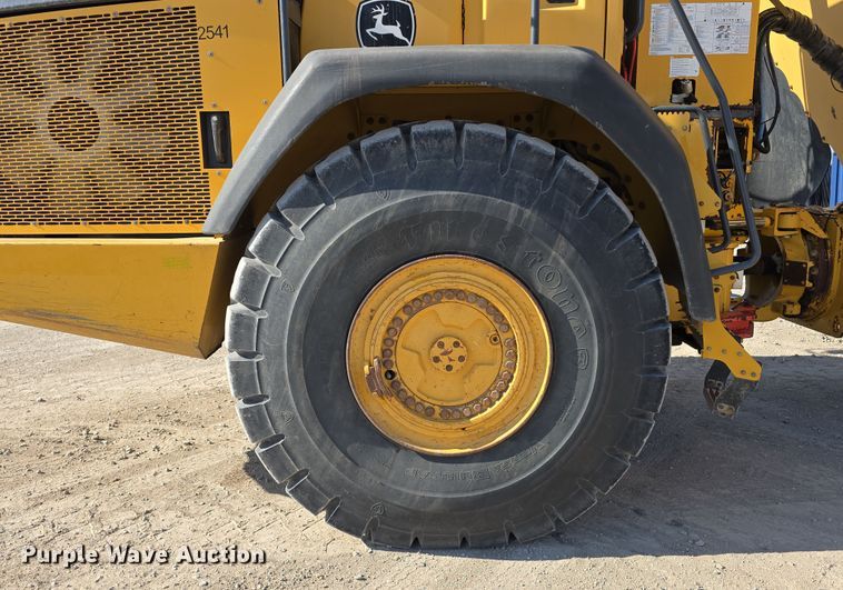 image for item DT6763 2015 John Deere 410E articulated haul truck