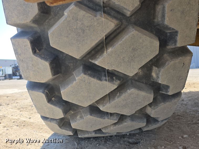 image for item DT6763 2015 John Deere 410E articulated haul truck