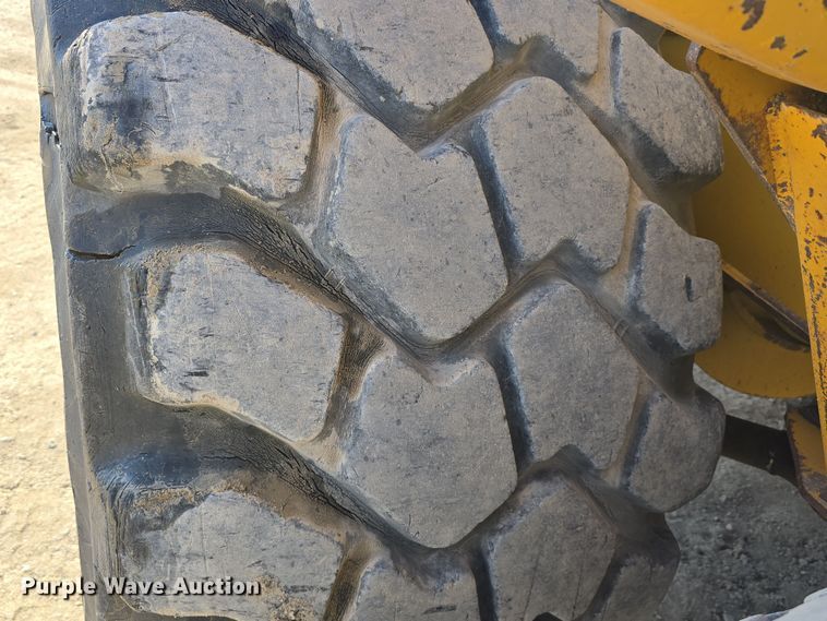 image for item DT6763 2015 John Deere 410E articulated haul truck