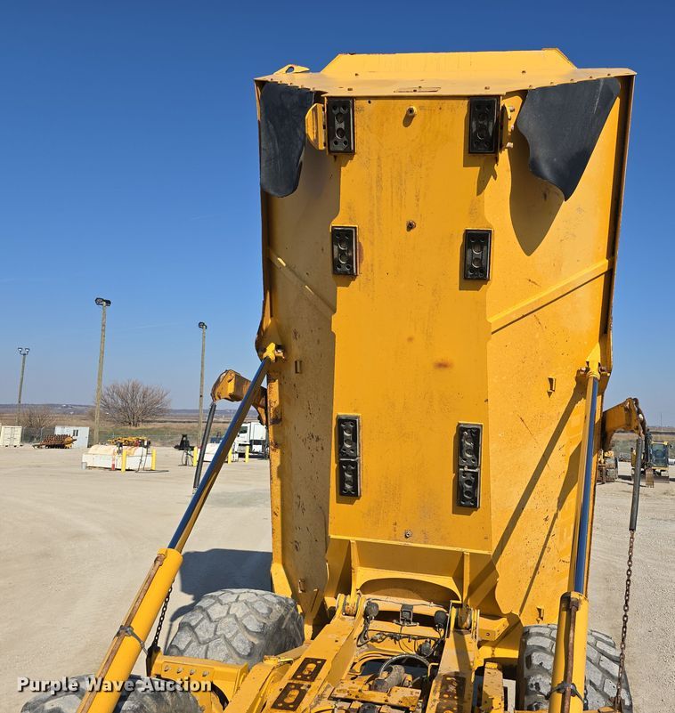 image for item DT6763 2015 John Deere 410E articulated haul truck