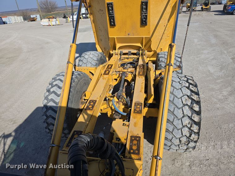 image for item DT6763 2015 John Deere 410E articulated haul truck