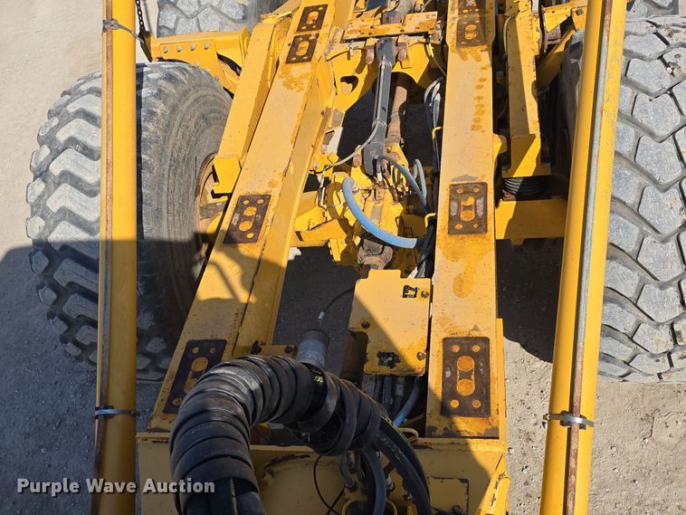 image for item DT6763 2015 John Deere 410E articulated haul truck