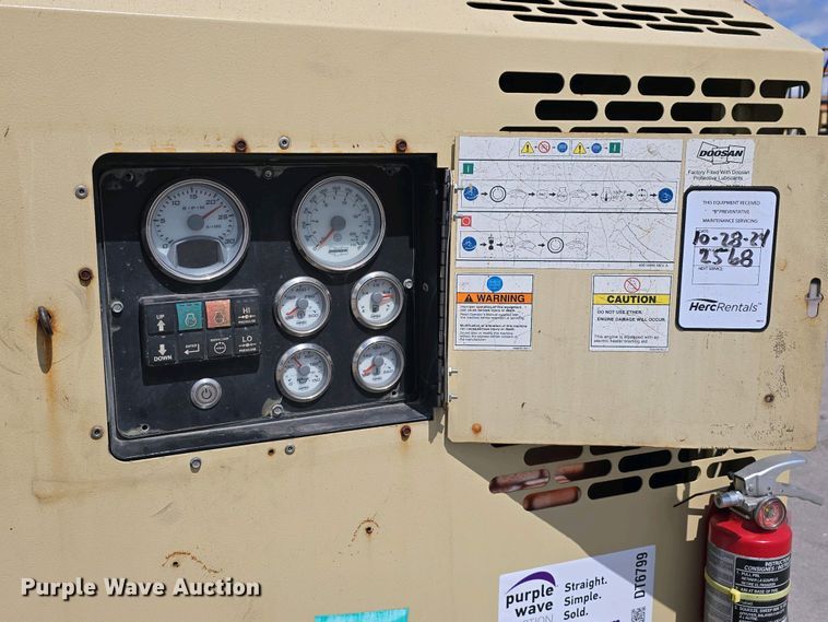 image for item DT6799 2015 Doosan P425/HP375WCU-T4I air compressor