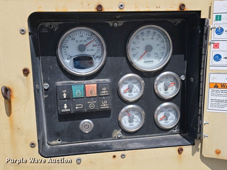 image for item DT6799 2015 Doosan P425/HP375WCU-T4I air compressor