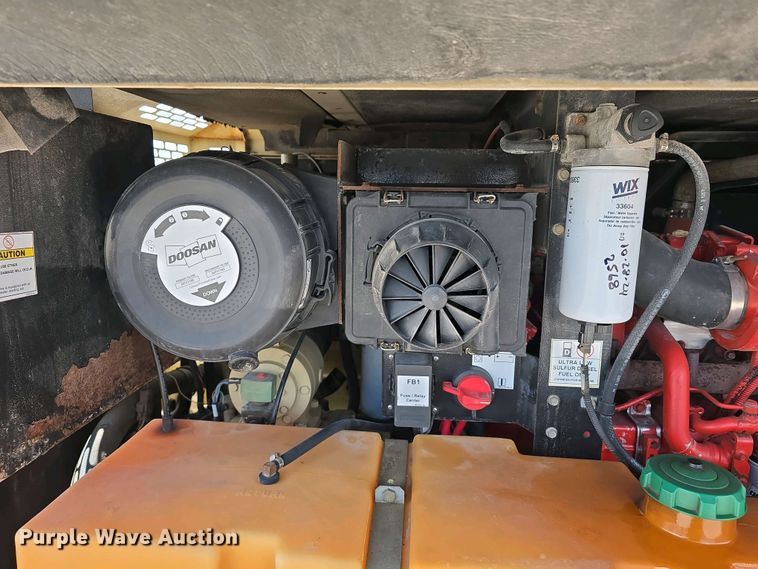 image for item DT6799 2015 Doosan P425/HP375WCU-T4I air compressor