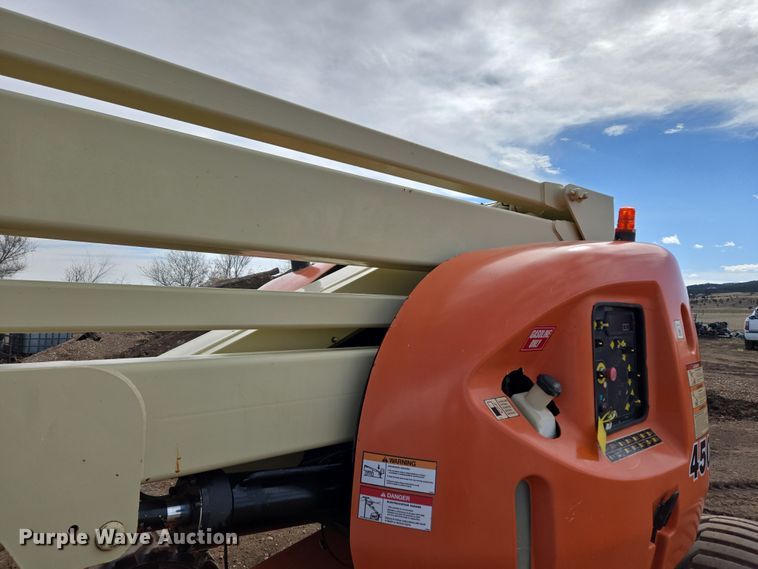 image for item DT7061 2006 JLG 450A Series II boom lift