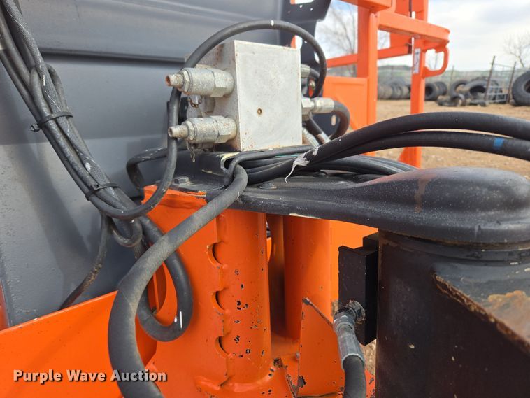 image for item DT7061 2006 JLG 450A Series II boom lift