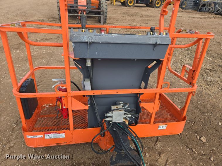 image for item DT7061 2006 JLG 450A Series II boom lift