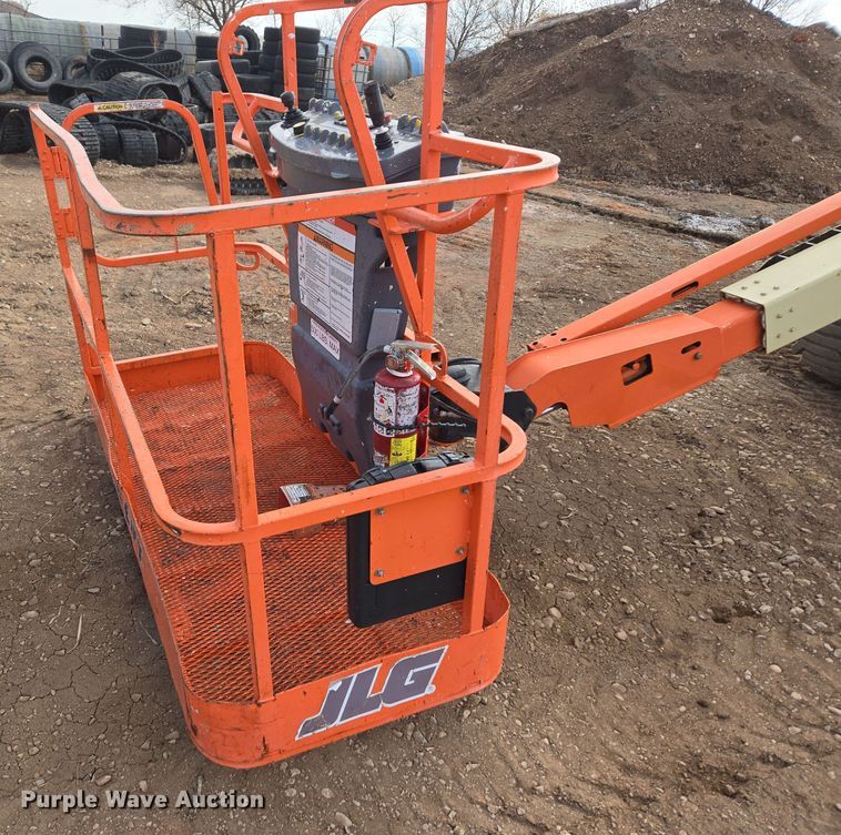 image for item DT7061 2006 JLG 450A Series II boom lift