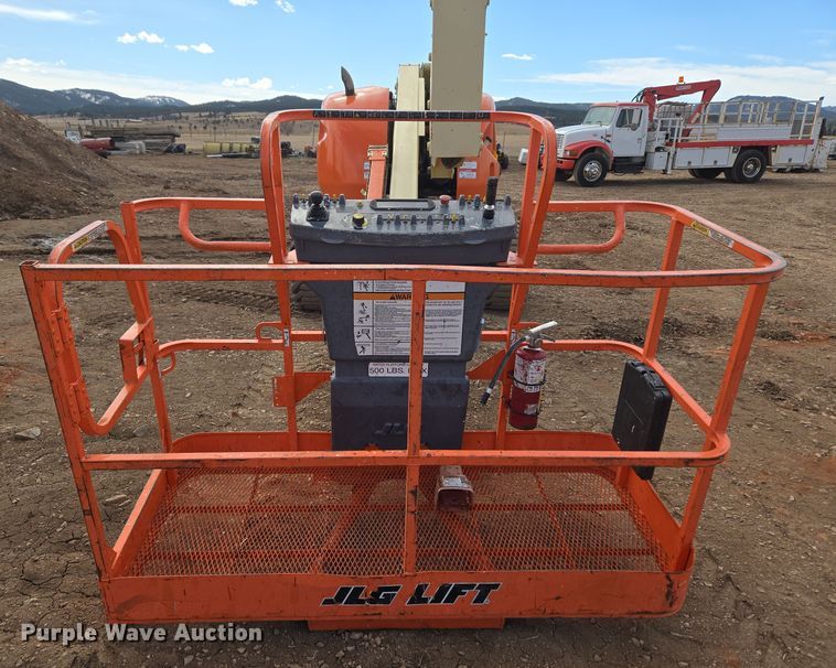 image for item DT7061 2006 JLG 450A Series II boom lift