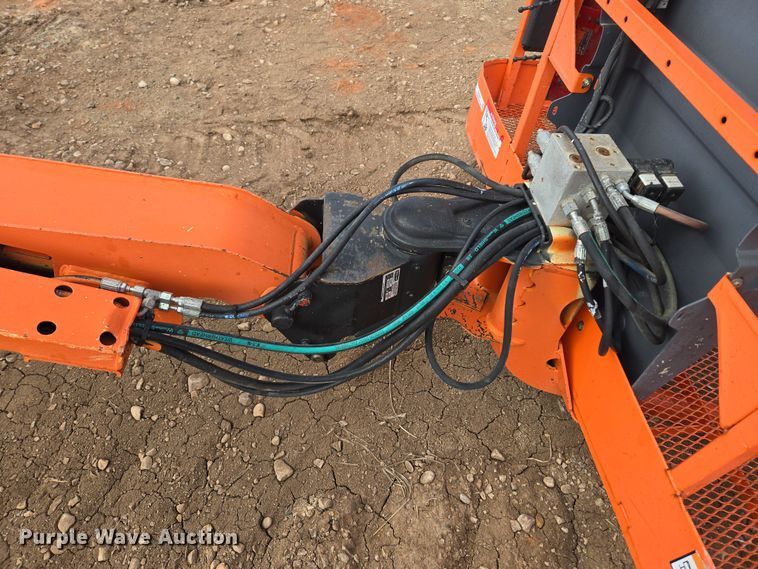 image for item DT7061 2006 JLG 450A Series II boom lift