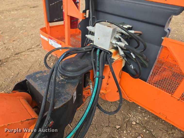 image for item DT7061 2006 JLG 450A Series II boom lift