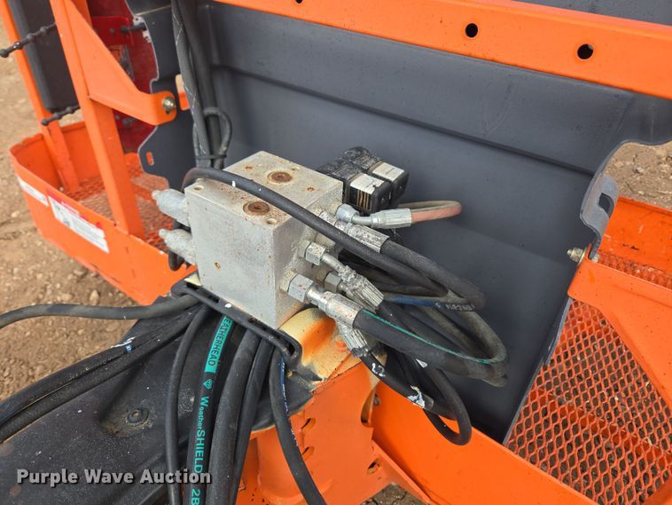 image for item DT7061 2006 JLG 450A Series II boom lift