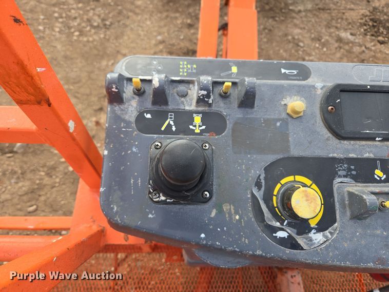 image for item DT7061 2006 JLG 450A Series II boom lift