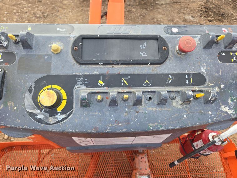 image for item DT7061 2006 JLG 450A Series II boom lift