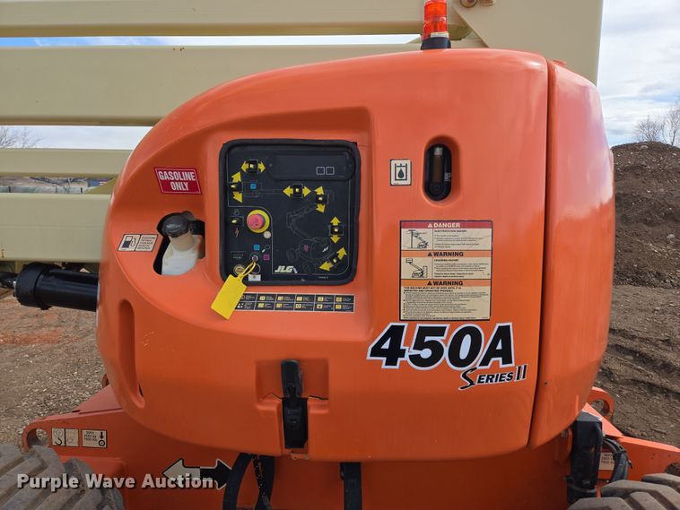 image for item DT7061 2006 JLG 450A Series II boom lift