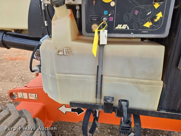 image for item DT7061 2006 JLG 450A Series II boom lift