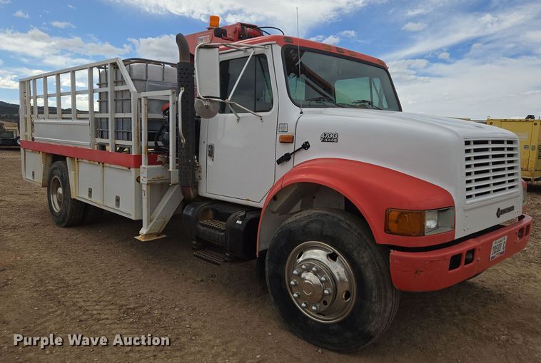 image for item DT7062 2001 International 4700 utility / service truck