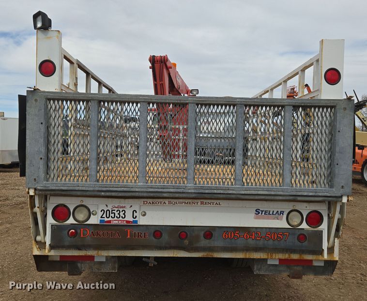 image for item DT7062 2001 International 4700 utility / service truck