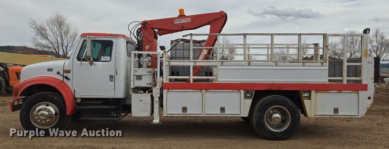 image for item DT7062 2001 International 4700 utility / service truck