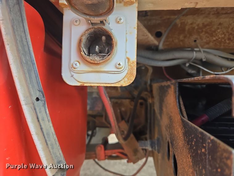 image for item DT7062 2001 International 4700 utility / service truck