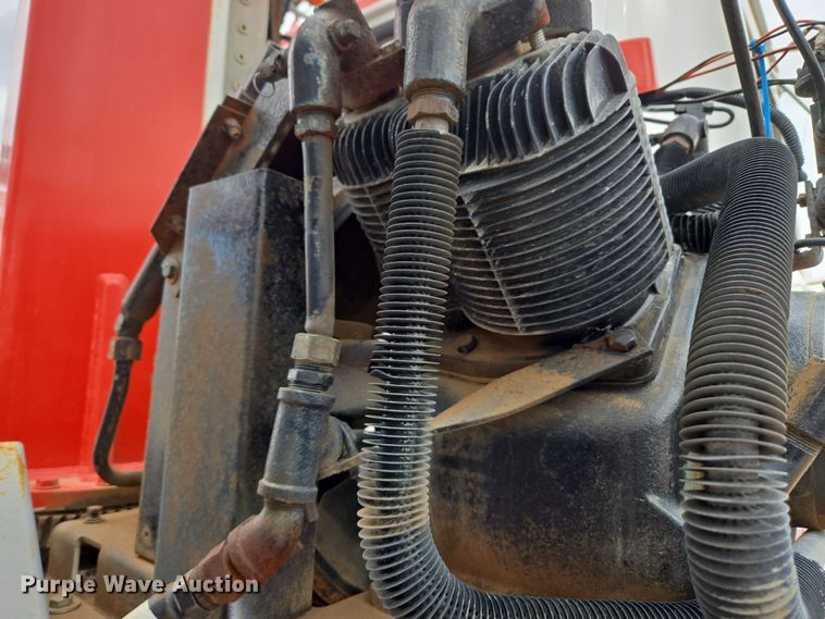 image for item DT7062 2001 International 4700 utility / service truck