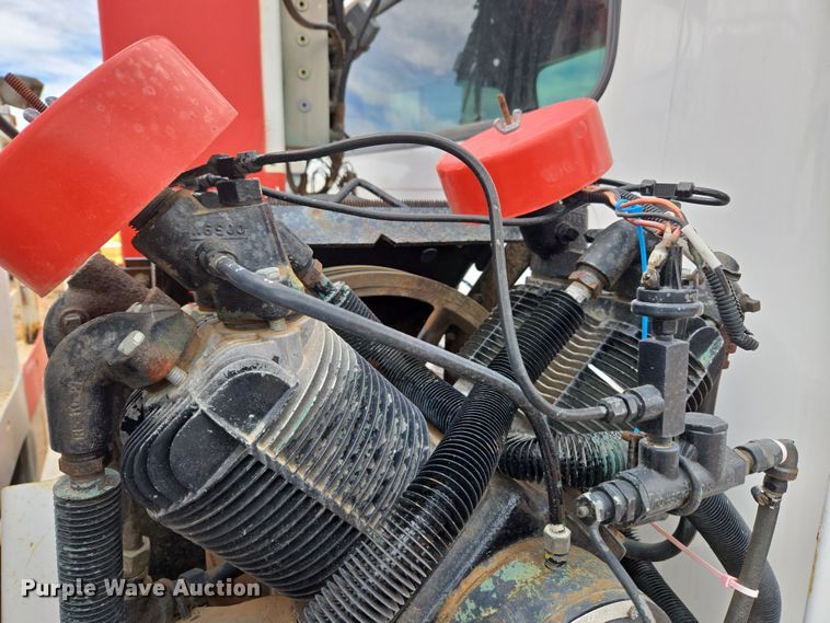 image for item DT7062 2001 International 4700 utility / service truck