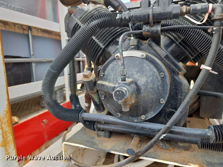 image for item DT7062 2001 International 4700 utility / service truck