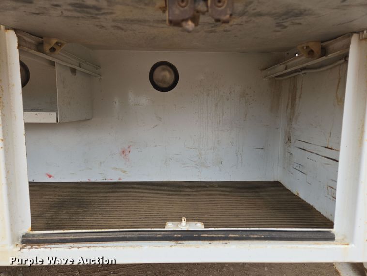 image for item DT7062 2001 International 4700 utility / service truck