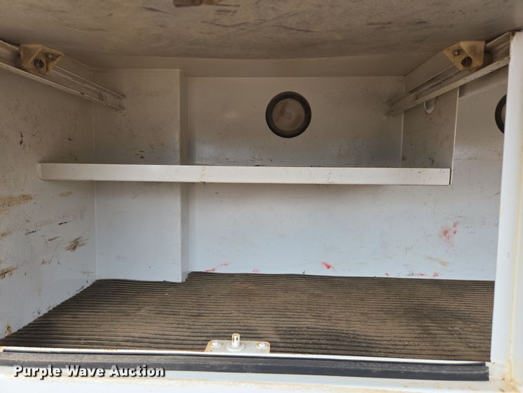 image for item DT7062 2001 International 4700 utility / service truck