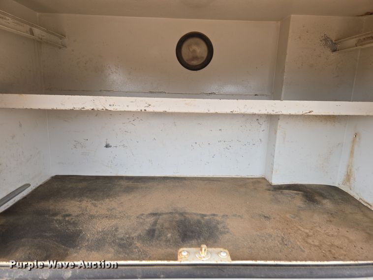 image for item DT7062 2001 International 4700 utility / service truck