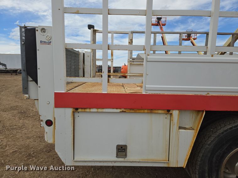 image for item DT7062 2001 International 4700 utility / service truck