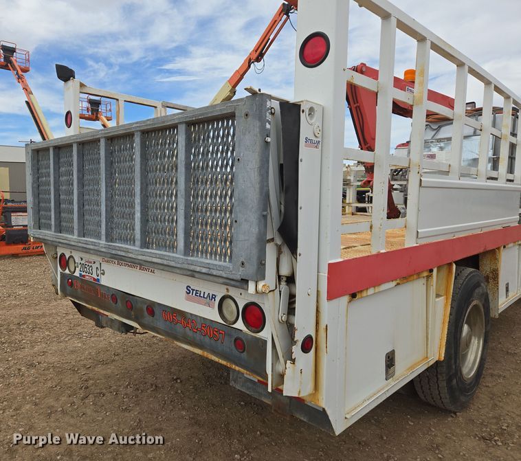 image for item DT7062 2001 International 4700 utility / service truck