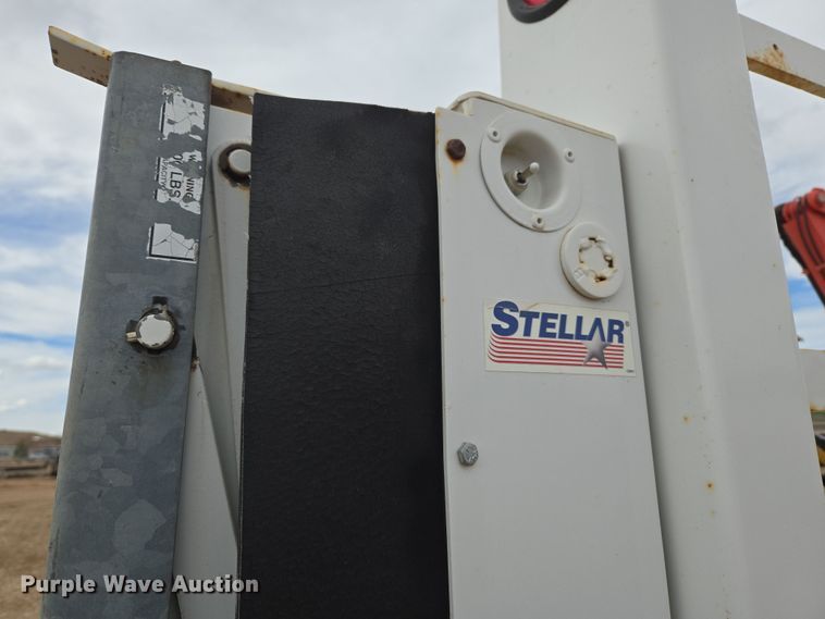 image for item DT7062 2001 International 4700 utility / service truck