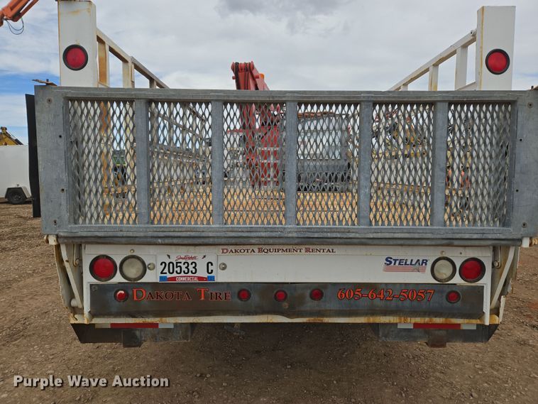 image for item DT7062 2001 International 4700 utility / service truck