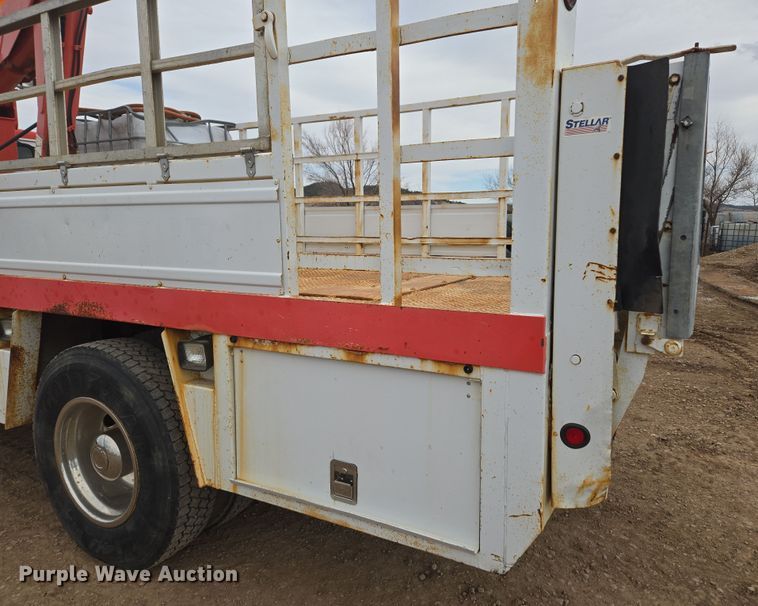 image for item DT7062 2001 International 4700 utility / service truck