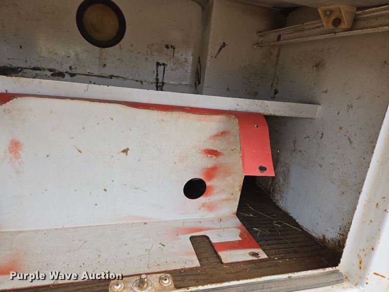 image for item DT7062 2001 International 4700 utility / service truck