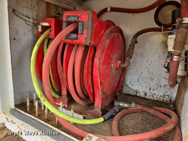 image for item DT7062 2001 International 4700 utility / service truck